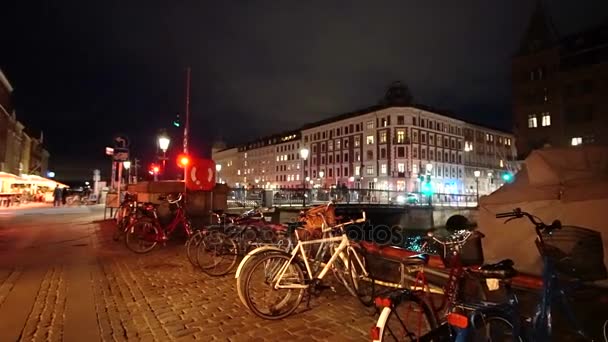 Copenhagen, Denmark - April 2017: Night video of people, tourist walking at Nyhavn landmark area with bars and restaurants — Stock Video