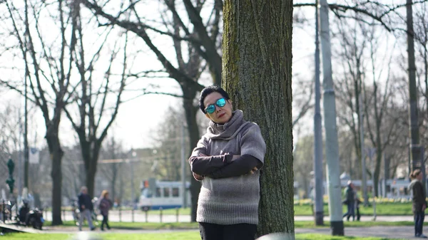 Asian senior woman travel in europe taking portrait in park — Stock Photo, Image