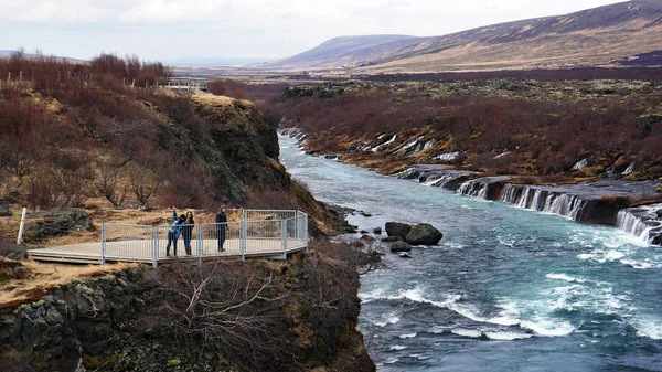 Happy Asian family travelers at hraunfossar waterfall in Iceland — Stock Photo, Image
