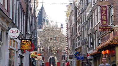 Amsterdam, Hollanda - 3 Nisan 2017: Asya gıda sokak ve hos