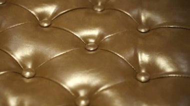 Kahverengi deri Chesterfield kanepe koltuk yakın çekim ayrıntı ve doku kadar 