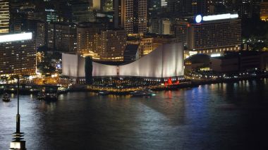 Hong Kong Victoria Limanı ve onun ikonik kırmızı antik önemsiz yelken atış geceleri ayında en yüksek zoom