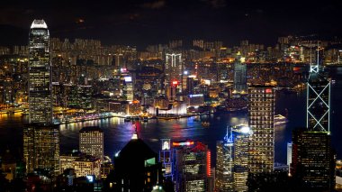 Hong Kong ikonik gece görünümünden Victoria peak, güzel ışık 