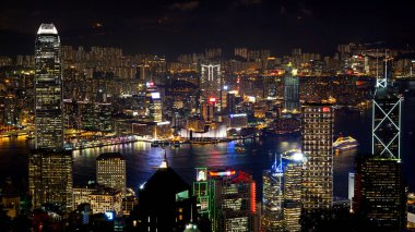 Victoria peak Hong Kong ikonik gece görmek, güzel ışık aydınlatmak gökdelen