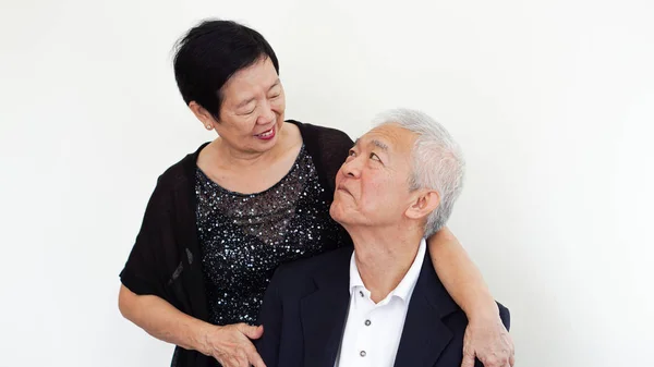 Feliz asiático casal sênior, família empresário parceiro retrato juntos — Fotografia de Stock