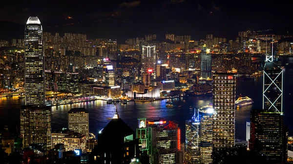 Victoria peak Hong Kong ikonik gece görmek, güzel ışık aydınlatmak gökdelen