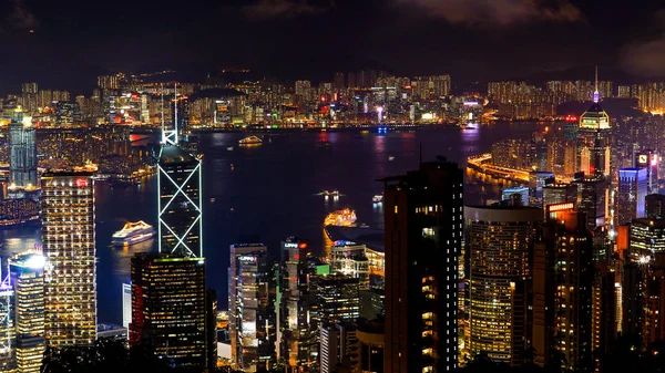 Hong Kong ikonik gece görünümünden Victoria peak, güzel ışık 