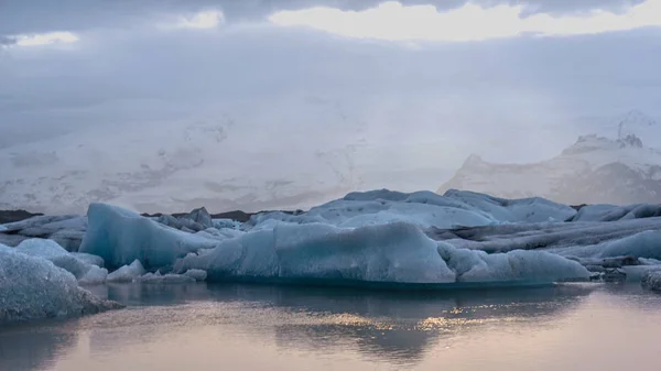 Εντυπωσιακό παγετώνα λιμνοθάλασσα της Ισλανδίας. Μαγευτική φύση της ομορφιάς — Φωτογραφία Αρχείου