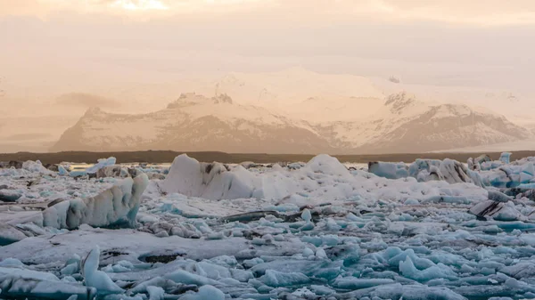 Εντυπωσιακό παγετώνα λιμνοθάλασσα της Ισλανδίας. Μαγευτική φύση της ομορφιάς — Φωτογραφία Αρχείου