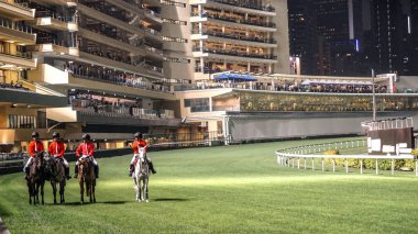 At yarışı alan gece oyun başlamadan önce. Heyecan verici kumar rekreasyon