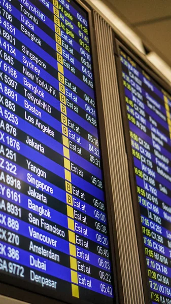 Flight time table schedule for international flights in airport — Stock Photo, Image