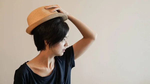Nová generace bokovky životní styl krátké vlasy Aisan žena se co — Stock fotografie