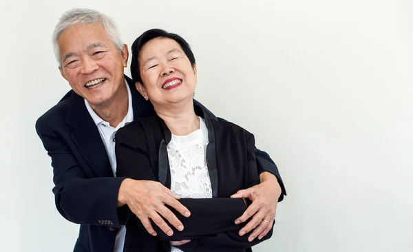 Gelukkige Aziatische senior paar. Succes in bedrijf en leven, blijven Afferden — Stockfoto