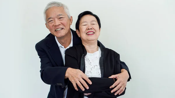 Boldog ázsiai idősebb pár. Siker az üzleti és az élet, Budapest — Stock Fotó