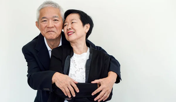 Ευτυχισμένο ζευγάρι Ασίας senior. Επιτυχία στην επιχείρηση και τη ζωή, togher — Φωτογραφία Αρχείου