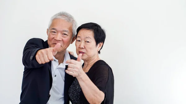 Feliz pareja de ancianos asiáticos. Éxito en los negocios y la vida, togher —  Fotos de Stock