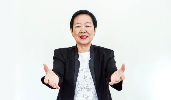 Азиатка в костюме со счастливым лицом и жестом — стоковое фото