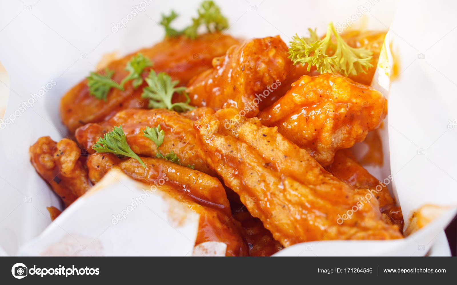 Tatlı Chilli Soslu Tavuk Kanadı Tatlı Chilli Soslu Tavuk Kanadı