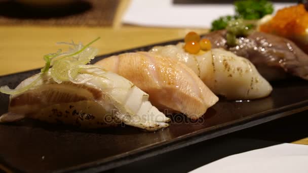 Aburi seared sushi set Japonês comida vídeo — Vídeo de Stock