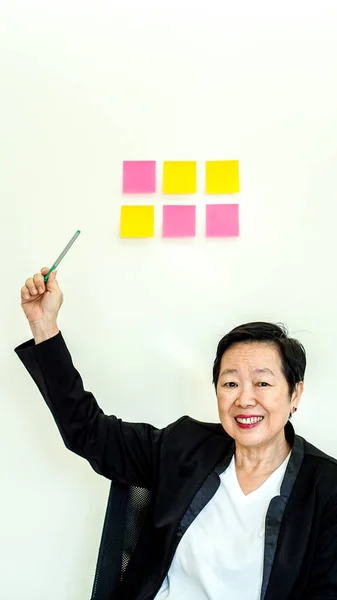 Ázsiai vezető üzleti nő boldog mosolygó arc kifejezése — Stock Fotó