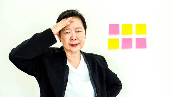 Asiatische business senior Frau unglücklich Ausdruck mit copy space n — Stockfoto