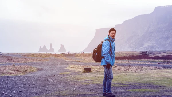 Asiatischer Reisender Mann Vorteil Island, Traumreise — Stockfoto