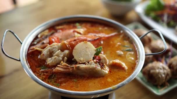 Tom Yum Kung Goong Com Sopa Leite Coco Prato Tradicional — Vídeo de Stock