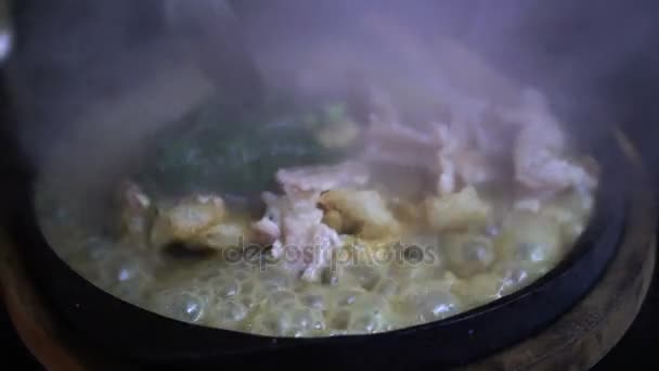 Sauce Bouillante Poêle Chaude Nouilles Style Chinois — Video