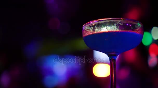 Cocktail Drinken Bij Discotheek Partij Licht — Stockvideo