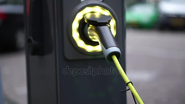 Países Bajos Amsterdam Abril 2017 Jefe Estación Carga Coches Eléctricos — Vídeos de Stock