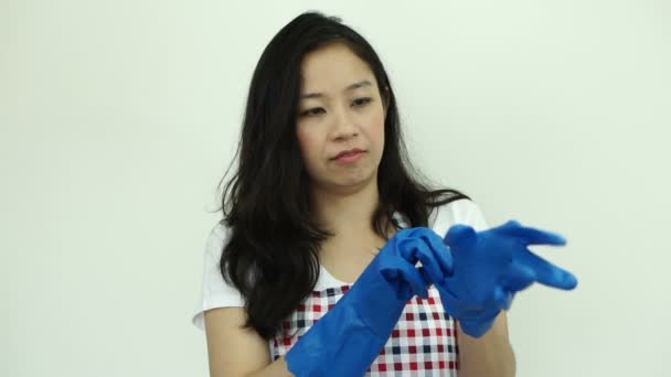 Ασιατικές Γυναίκα Φοράει Γάντι Καθαρισμού — Αρχείο Βίντεο