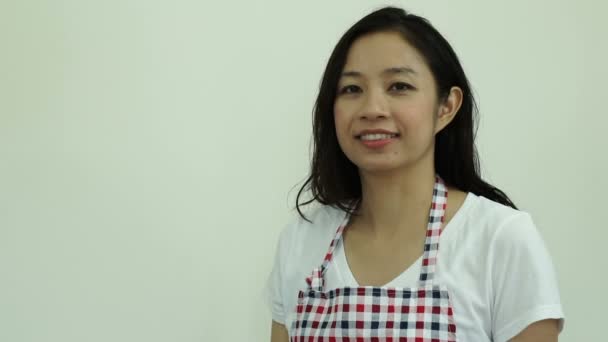 Asian Woman Happy Set Her Mind Cleaning Duty — Stock Video