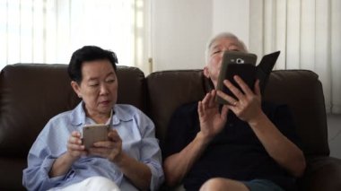 Kıdemli çift kızgın kullanım akıllı telefon ayrı ayrı ilişkimde sorunlar 4k