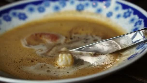 鲜龙虾汤奶油汤在冰岛流行的食物4K — 图库视频影像
