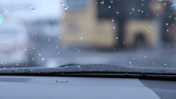 Автомобіль Їде Під Час Снігу Зимовий Сезон Транспортування Повільний Рух — стокове відео