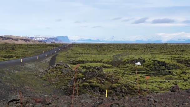 Roadtrip Ansicht Landschaft Von Island Wunderschöne Isländische Vulkanfelsen Und Moos — Stockvideo