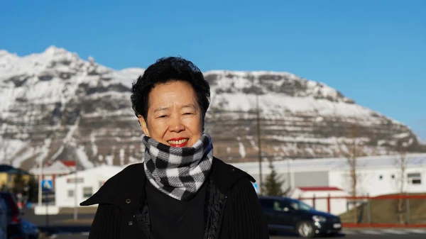 Asian senior woman portrait in Europe snow mountain village mori — Stock Photo, Image