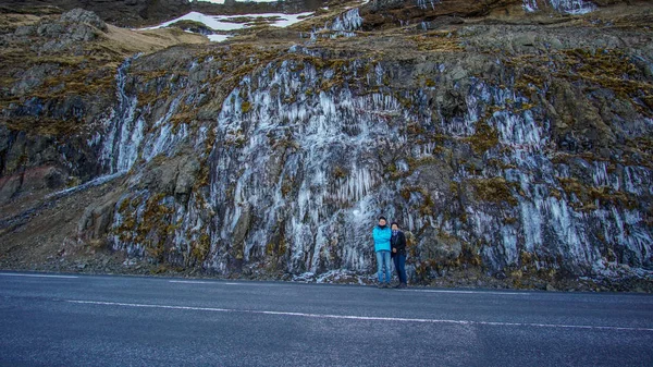 Family with frozen waterfall road trip scene in Iceland — Stock Photo, Image