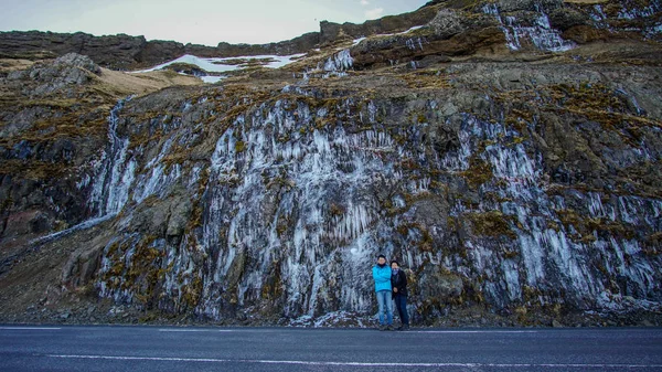 Family with frozen waterfall road trip scene in Iceland — Stock Photo, Image