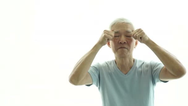 Asiático Senior Hombre Excitar Feliz Eureka Ideas — Vídeo de stock