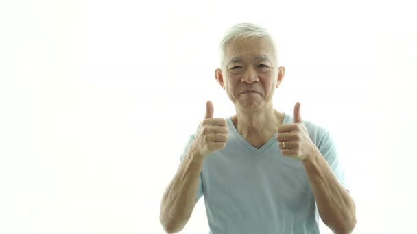 Ázsiai Magas Rangú Ember Hüvelykujjával Felfelé Megvilágított — Stock videók