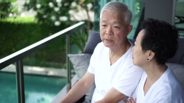 Asiática Senior Pareja Hablar Discutir Vida Problema Juntos — Vídeo de stock