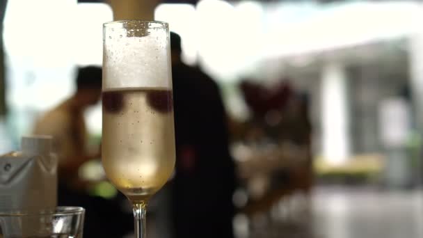 Bebida Cocktail Espumante Servir Bar Luxo — Vídeo de Stock