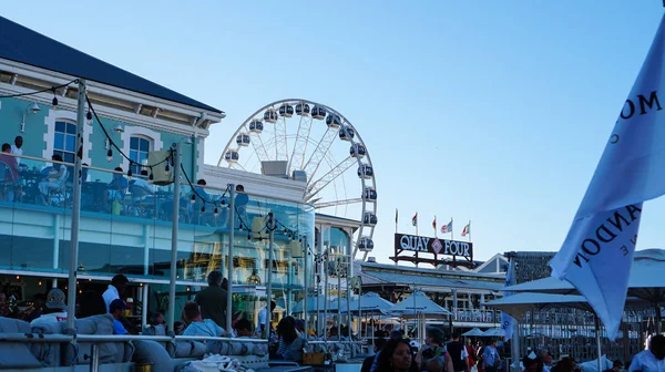 Cidade do Cabo, África do Sul - 30 Dez 2018 - Victoria and Alfred waterfront shopping area beautiful tourist destination — Fotografia de Stock