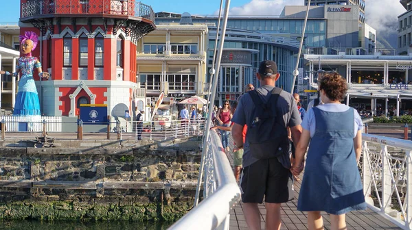 Cape Town, Güney Afrika - 30 Aralık 2018 Victoria ve Alfred rıhtım bölgesi güzel bir turizm merkezi. — Stok fotoğraf