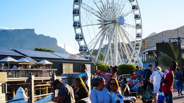 Кейптаун, Южная Африка - 30 Дек 2018 - Торговый район Виктории и Альфреда на набережной — стоковое фото