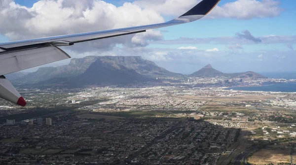 Tafelberg Kaapstad Zuid-Afrika landamark uitzicht vanaf airpla — Stockfoto
