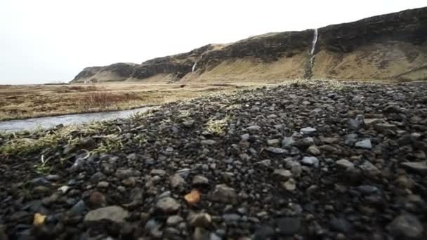 Ισλανδία Ποτάμι Από Φθινόπωρο Του Χειμώνα Ξηρά Όμορφη Φύση Ηφαιστειακό — Αρχείο Βίντεο