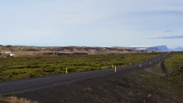 Island Landskap Berg Flod Roadtrip Scen Molnigt Väder — Stockvideo