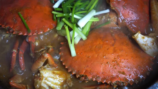 Chef cooking Chili Crab Singapore Chinese cuisine iconic dish — Stock Photo, Image